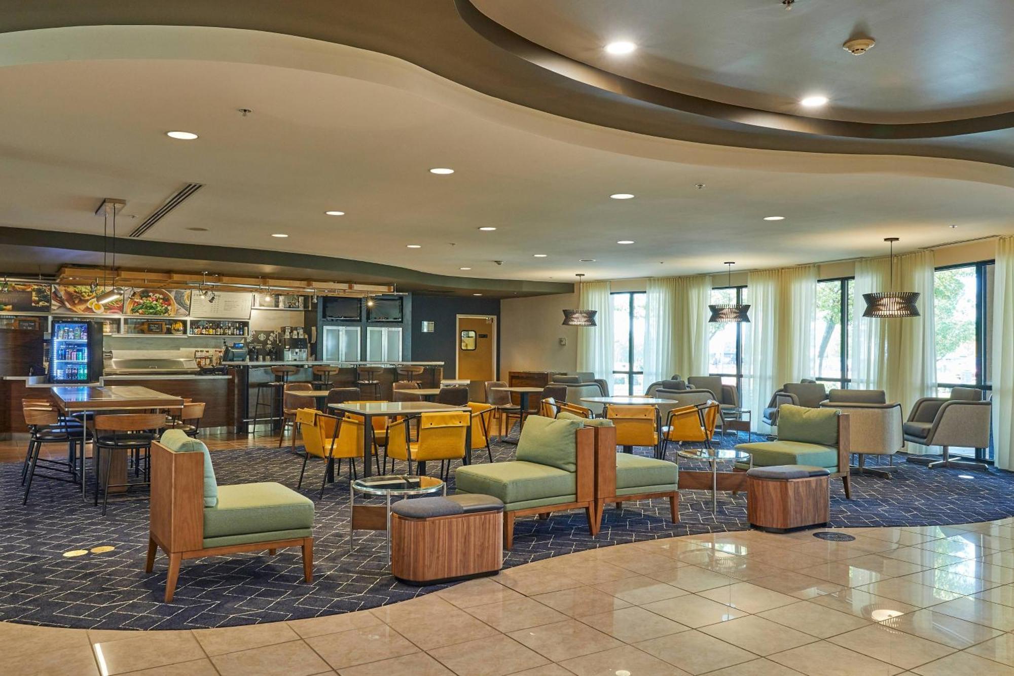Courtyard Medford Airport Exterior foto